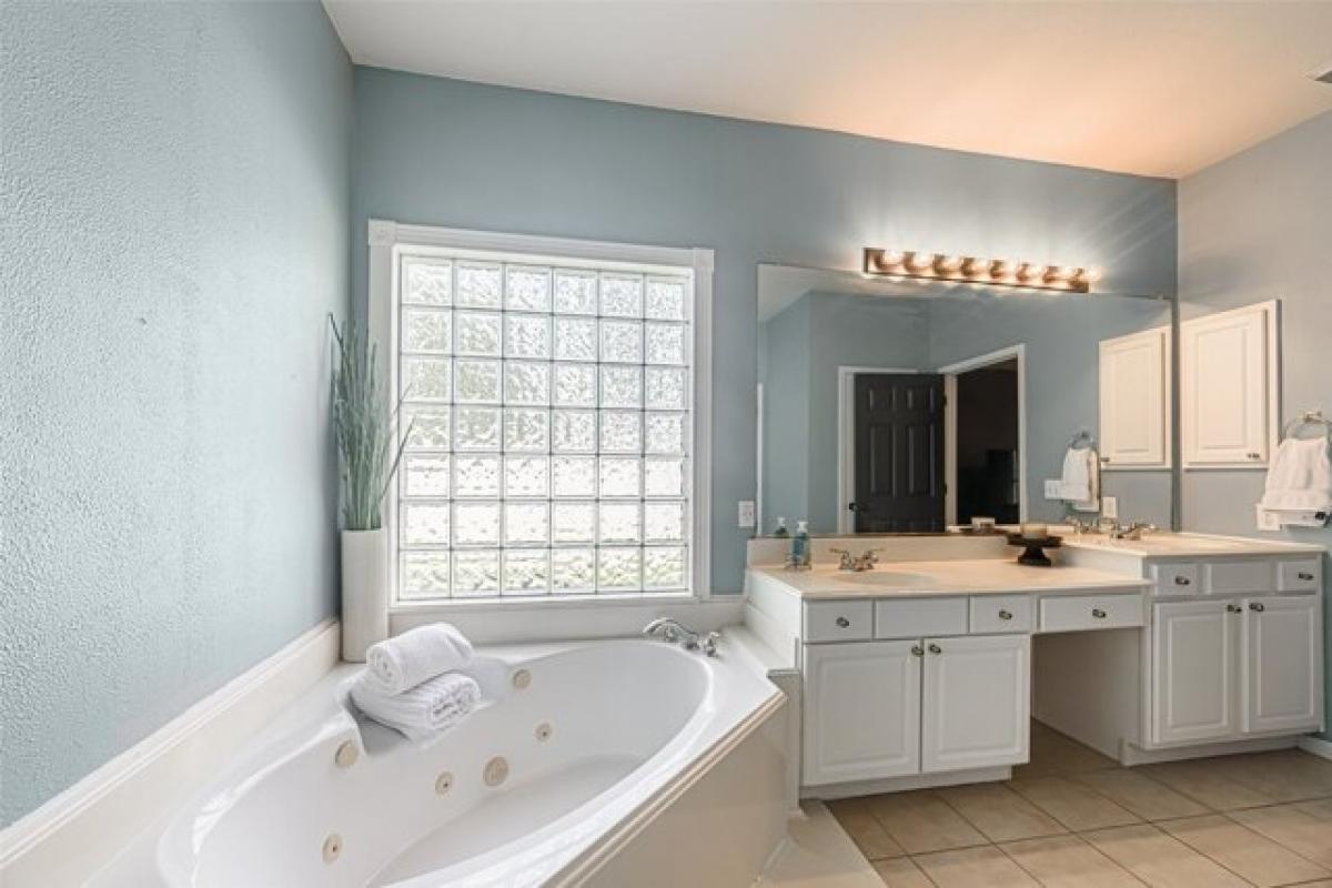 Picture of Home For Sale in Tomball, Texas, United States