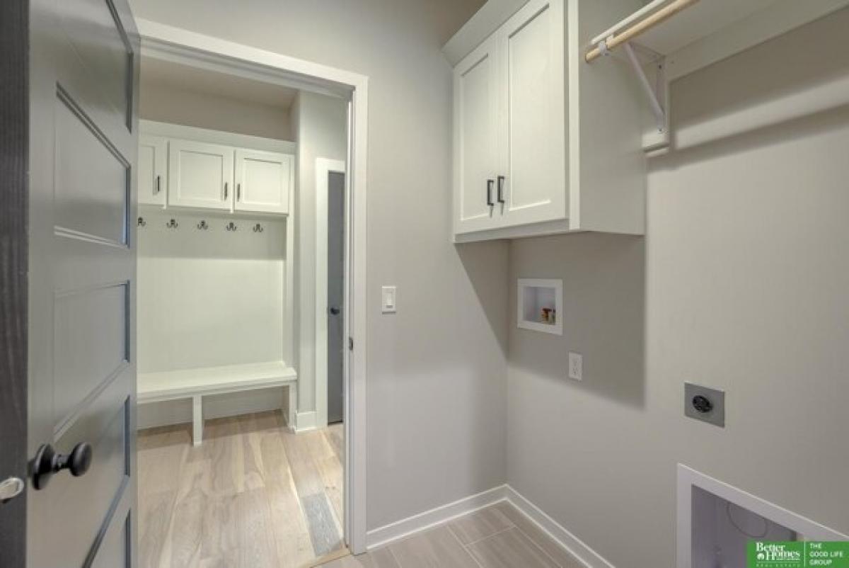 Picture of Home For Sale in Papillion, Nebraska, United States