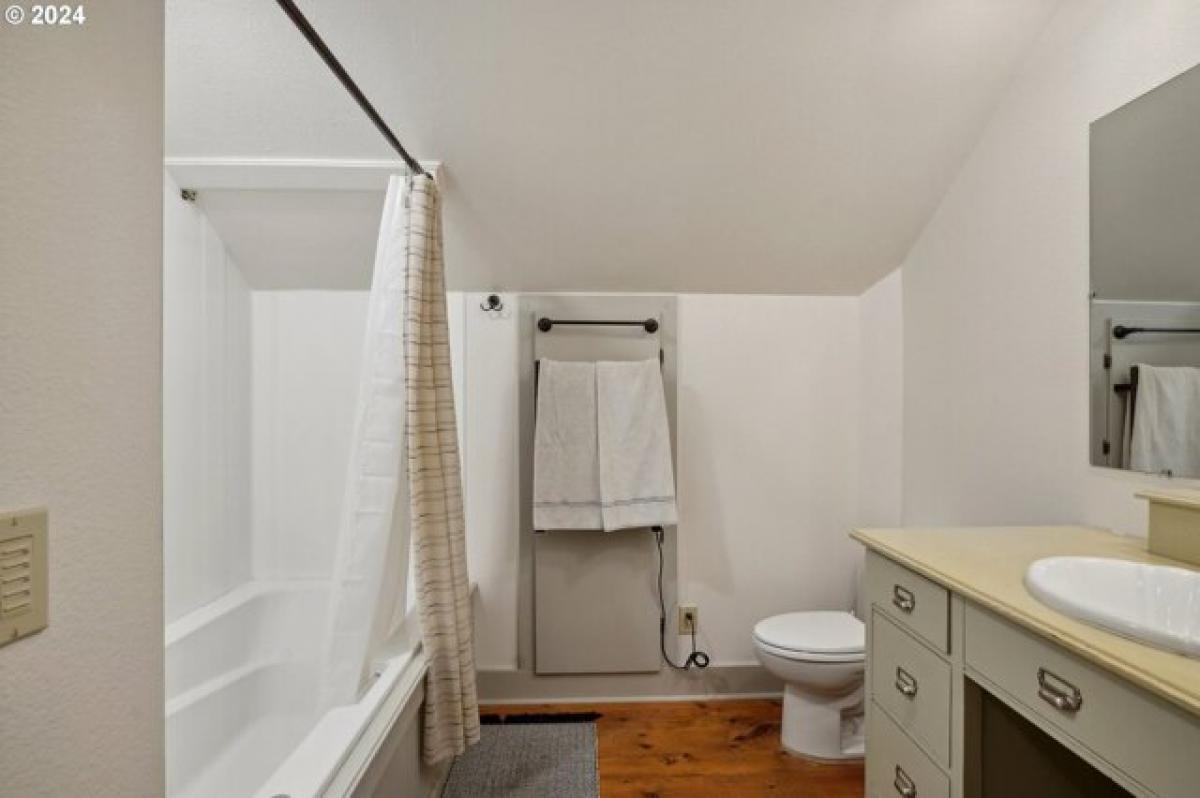 Picture of Home For Sale in McMinnville, Oregon, United States