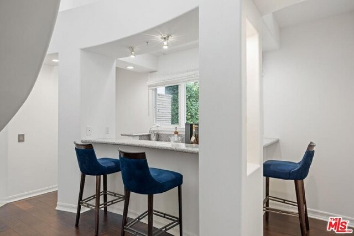 Picture of Home For Sale in Westlake Village, California, United States