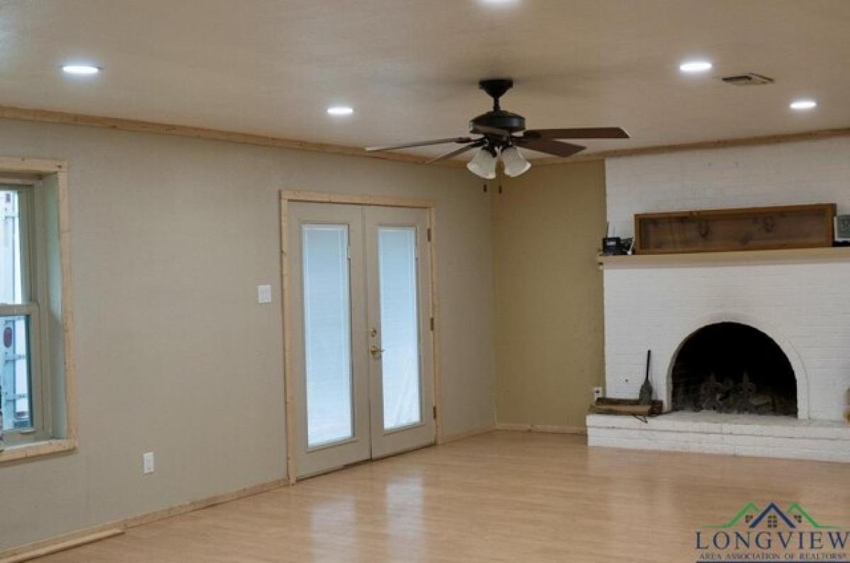 Picture of Home For Sale in Marshall, Texas, United States