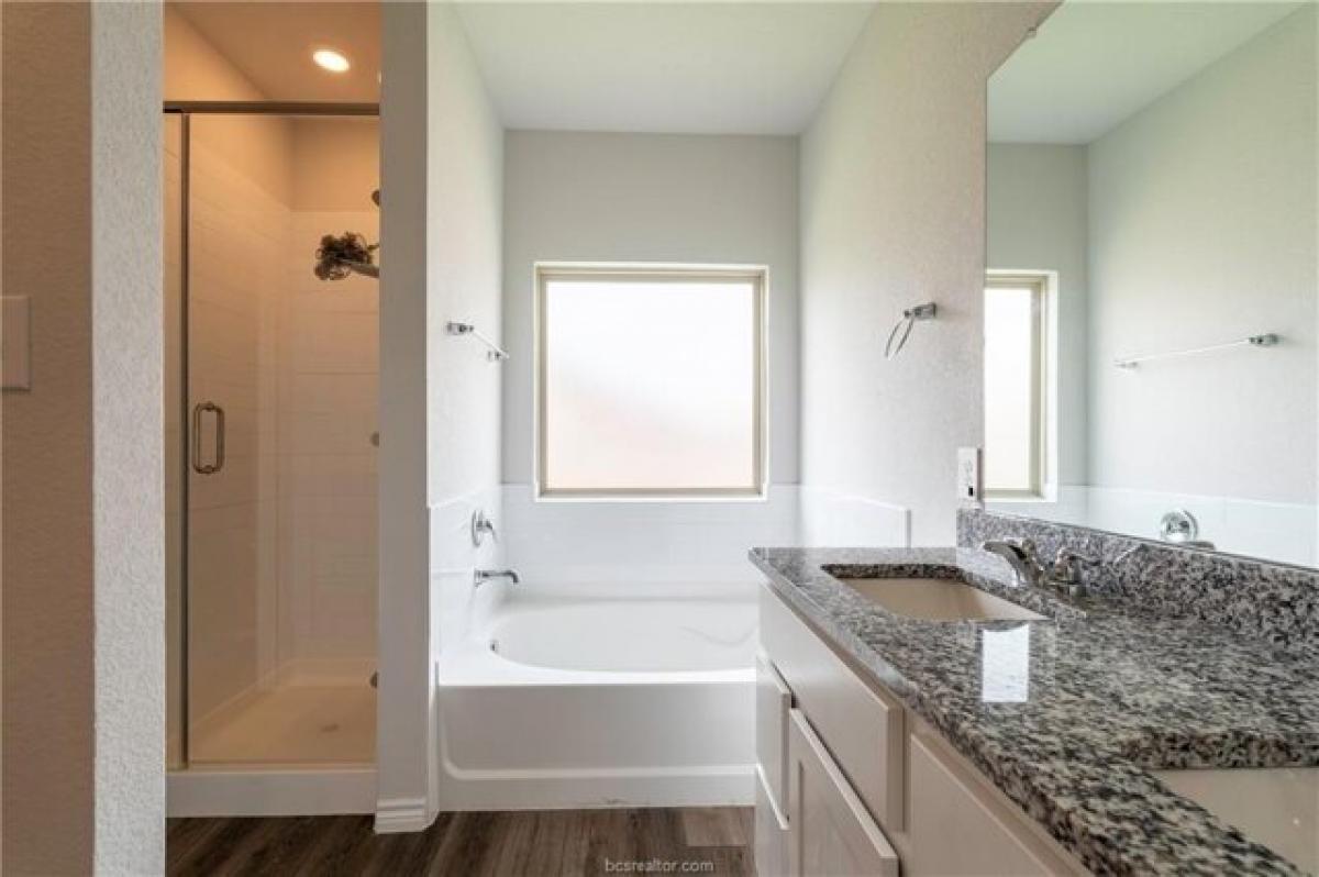 Picture of Home For Sale in College Station, Texas, United States