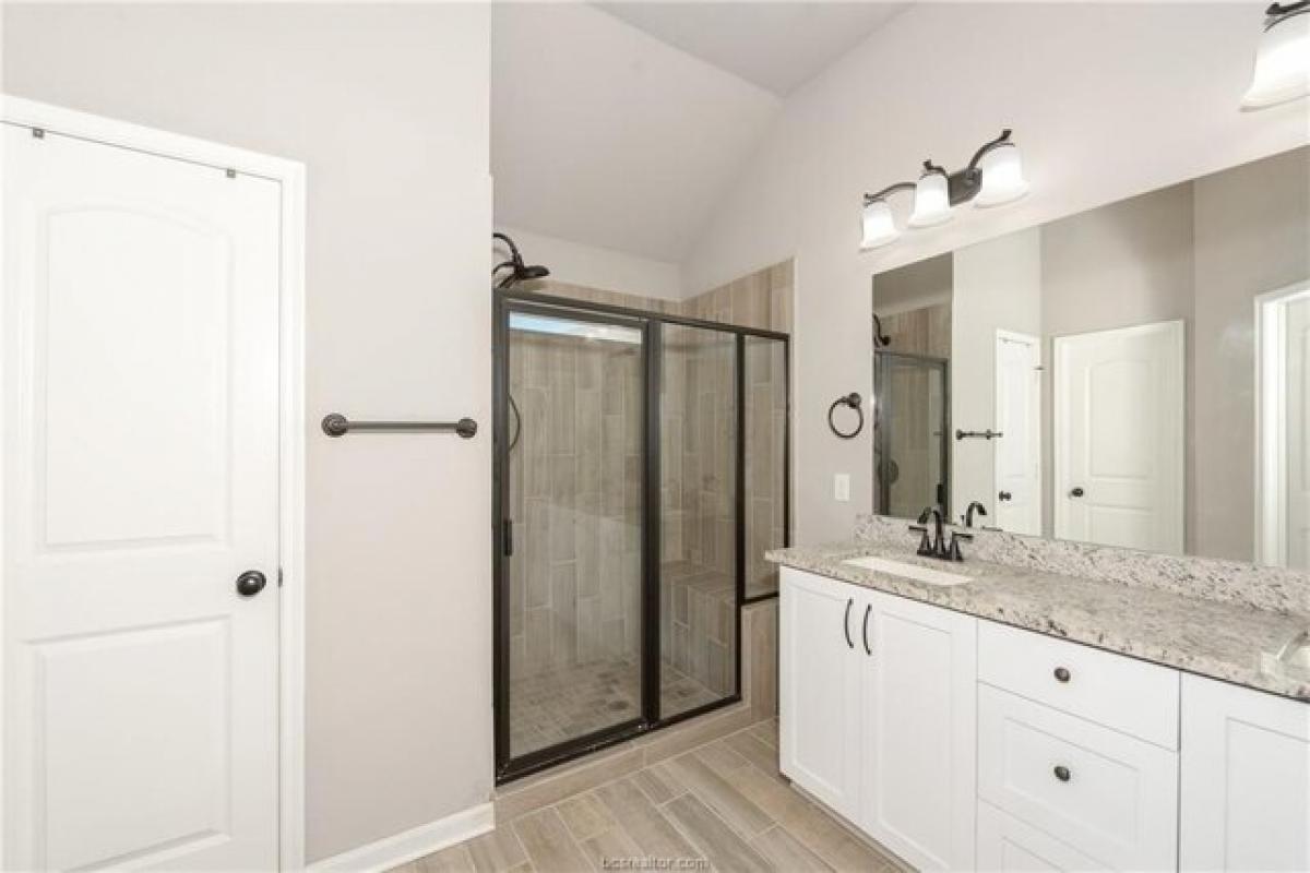 Picture of Home For Sale in Bryan, Texas, United States