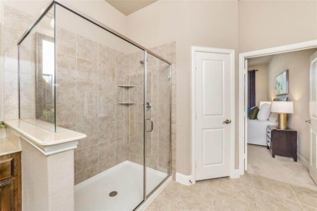 Picture of Home For Sale in Carrollton, Texas, United States