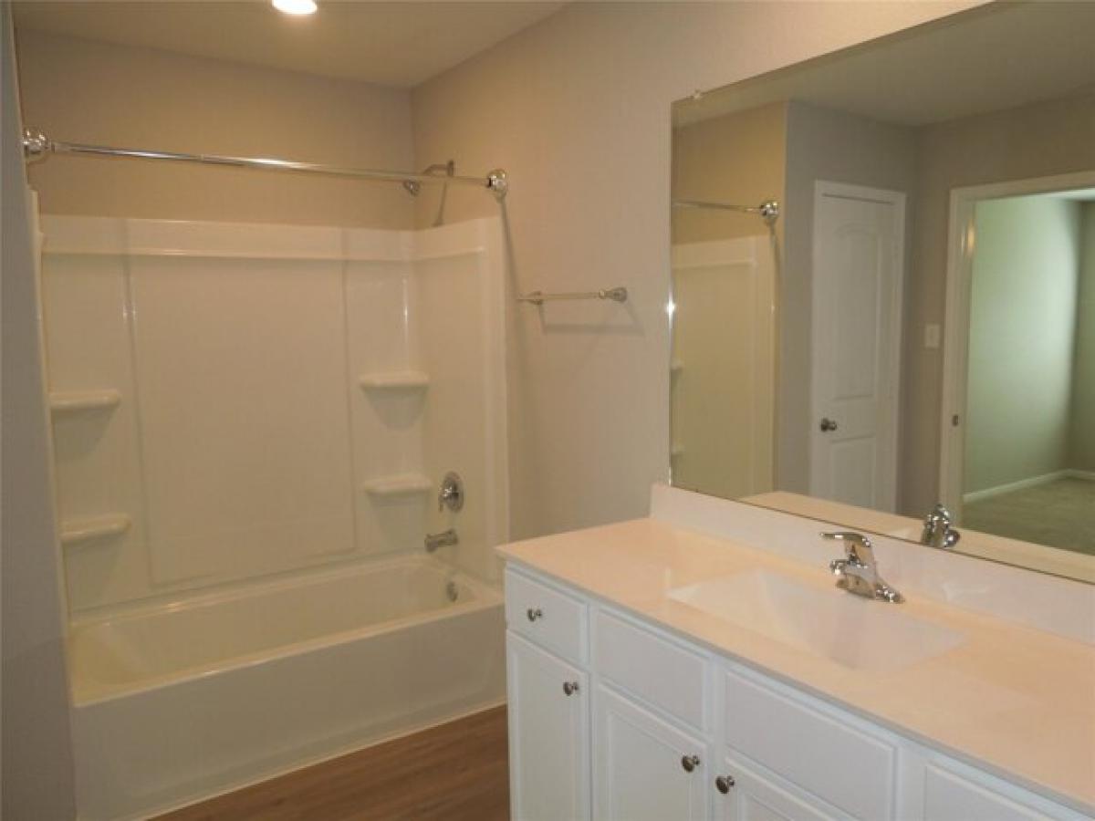 Picture of Home For Sale in Cleveland, Texas, United States