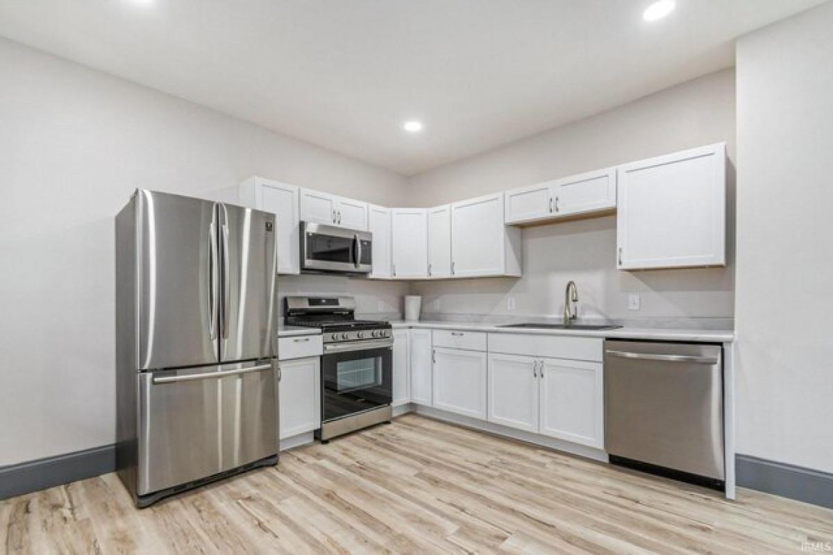 Picture of Home For Sale in South Bend, Indiana, United States