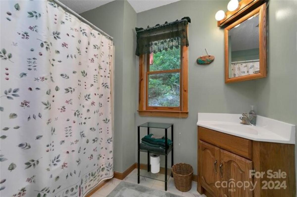 Picture of Home For Sale in Brevard, North Carolina, United States