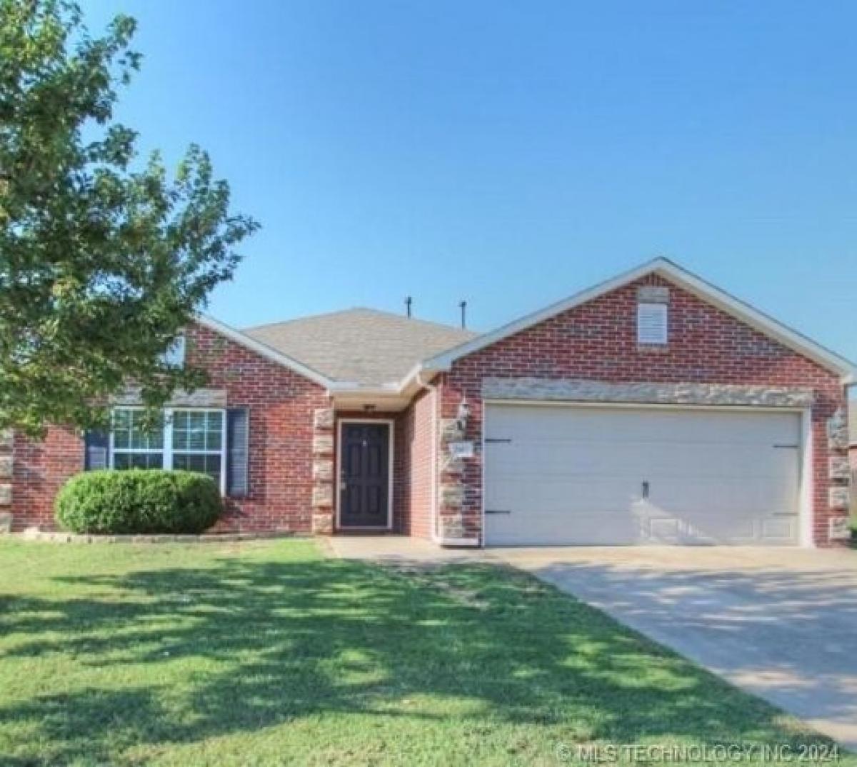 Picture of Home For Sale in Broken Arrow, Oklahoma, United States