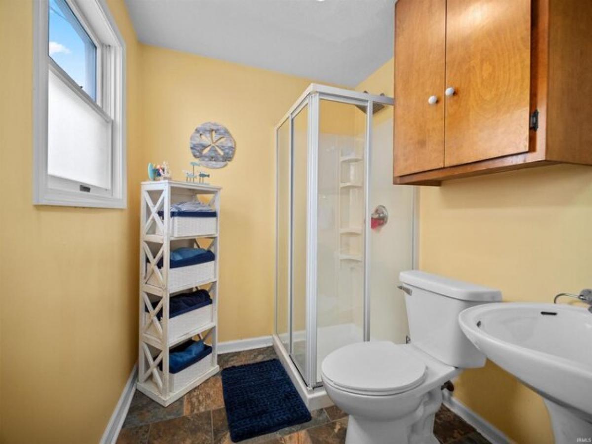 Picture of Home For Sale in Syracuse, Indiana, United States