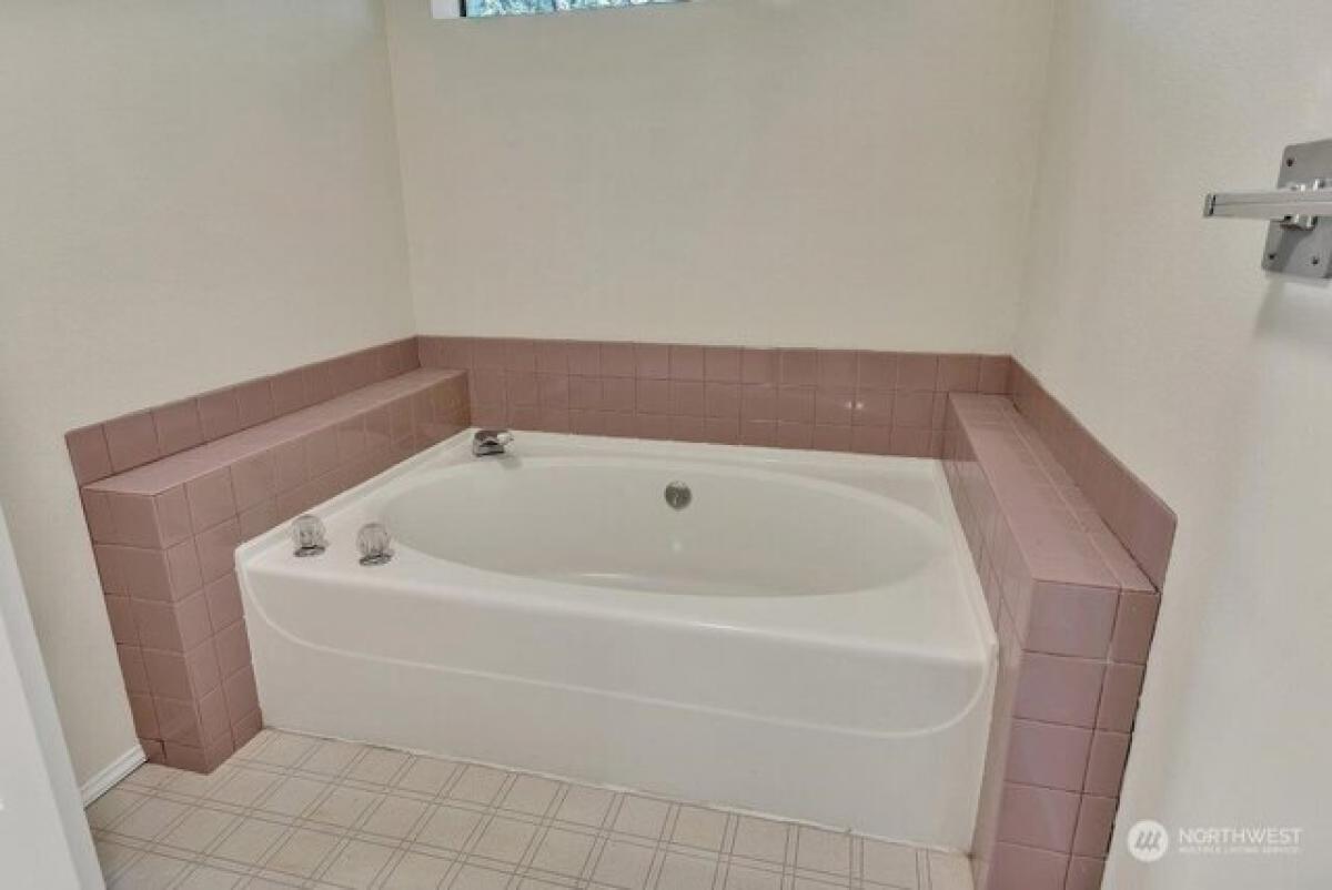 Picture of Home For Sale in Federal Way, Washington, United States