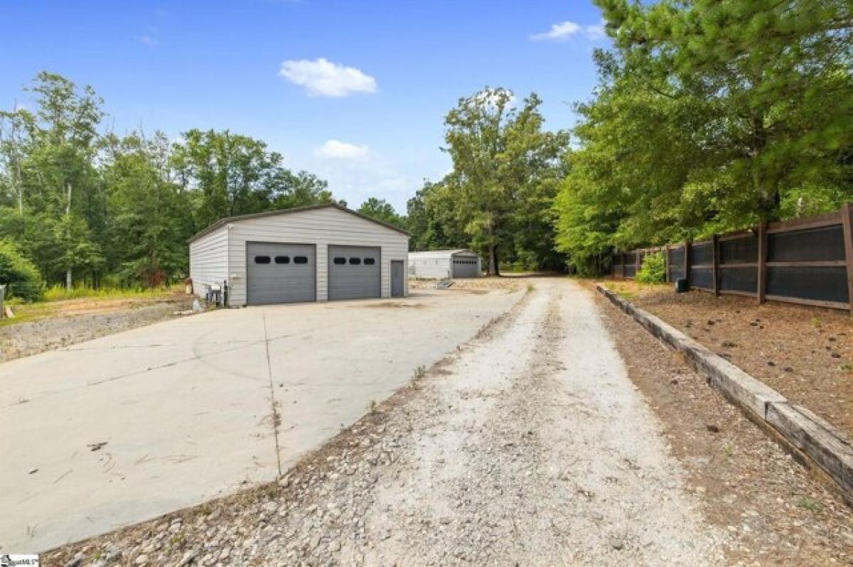 Picture of Home For Sale in Simpsonville, South Carolina, United States