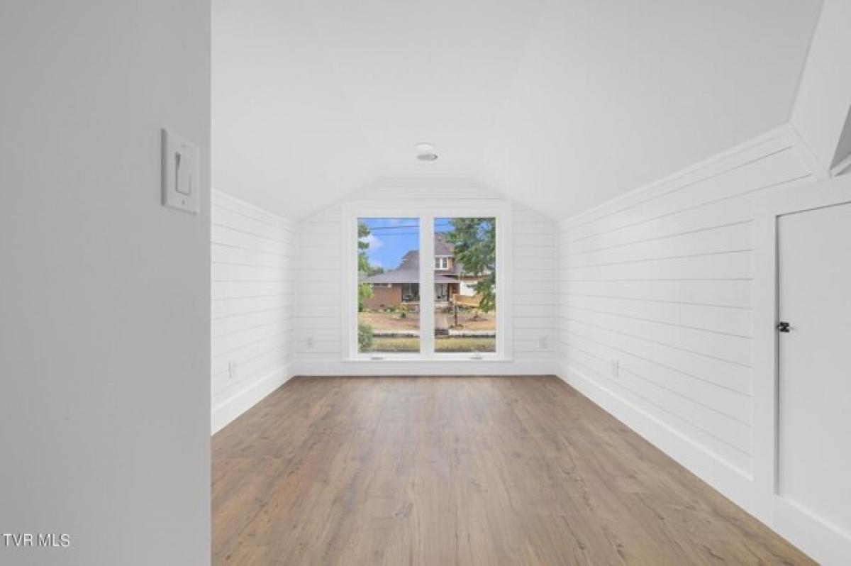 Picture of Home For Sale in Kingsport, Tennessee, United States