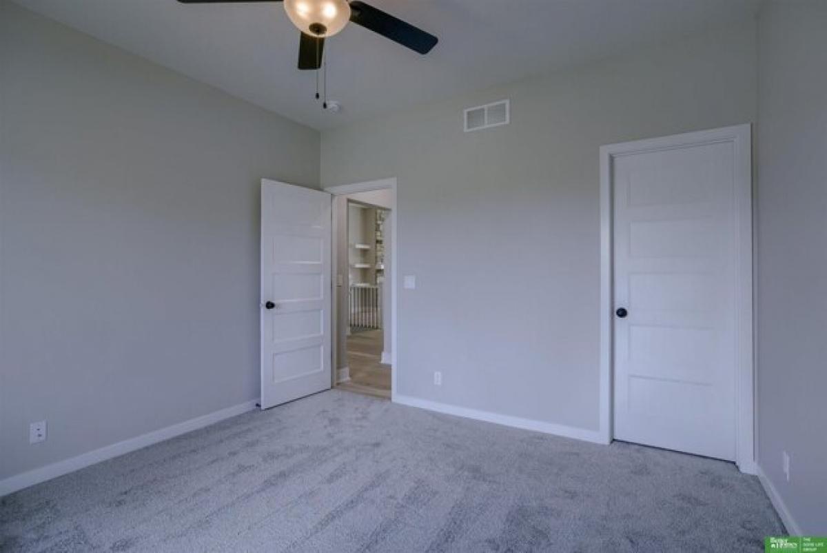 Picture of Home For Sale in Papillion, Nebraska, United States