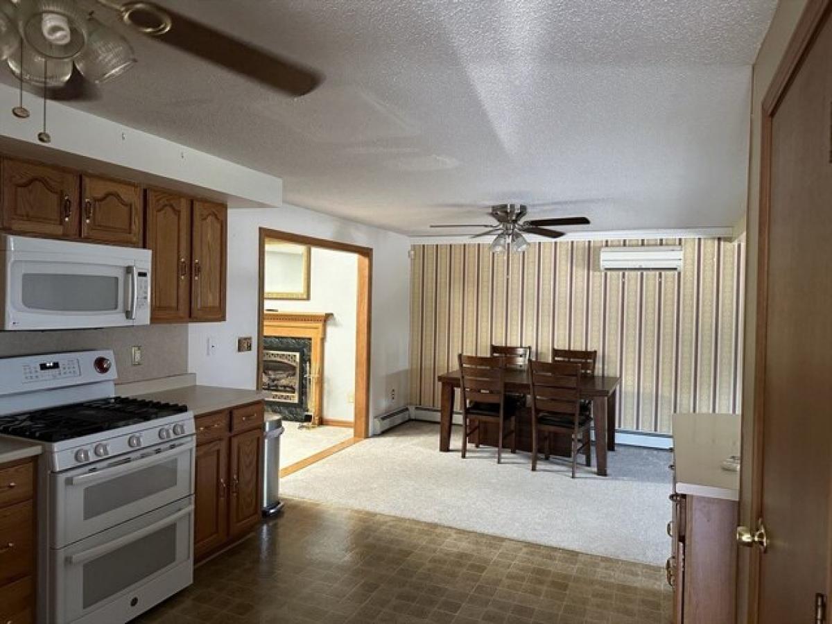 Picture of Home For Sale in New Bedford, Massachusetts, United States