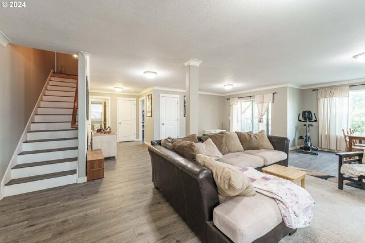 Picture of Home For Sale in Happy Valley, Oregon, United States