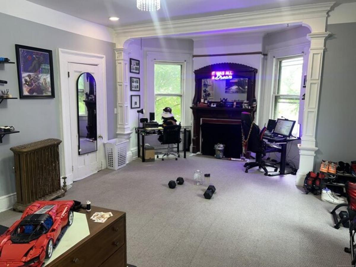 Picture of Home For Sale in Seymour, Connecticut, United States