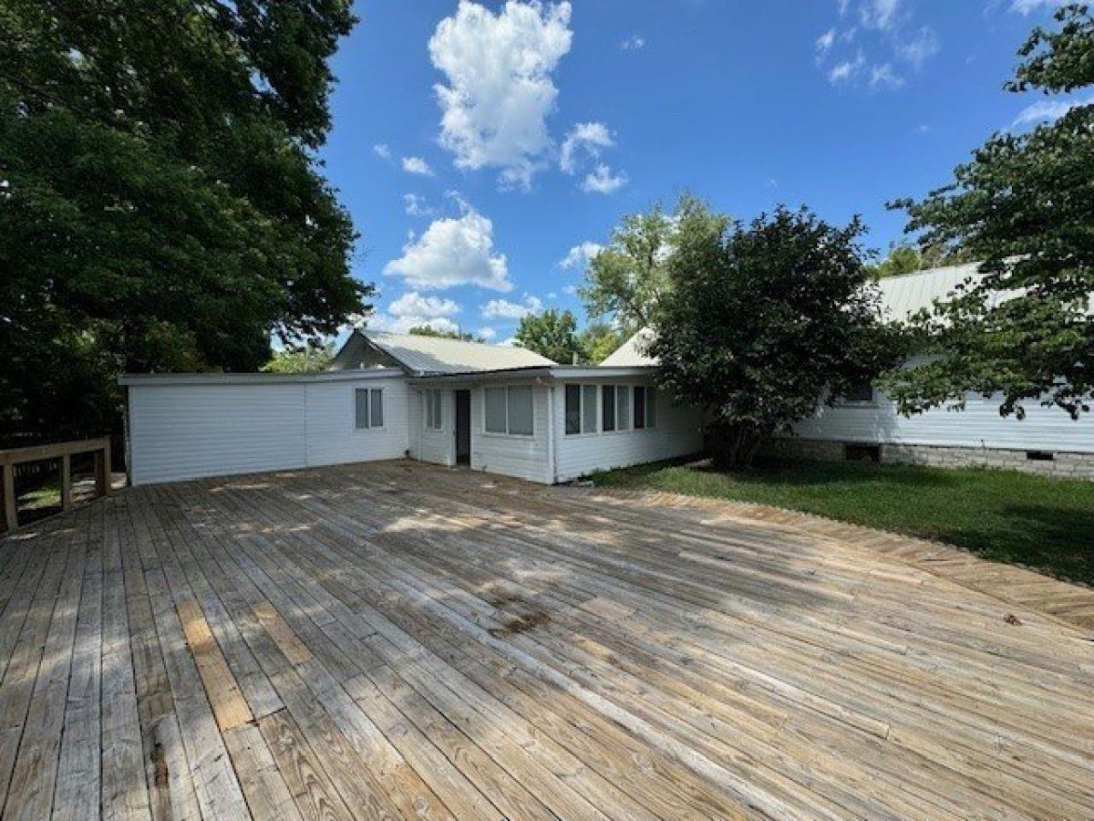 Picture of Home For Sale in Tullahoma, Tennessee, United States