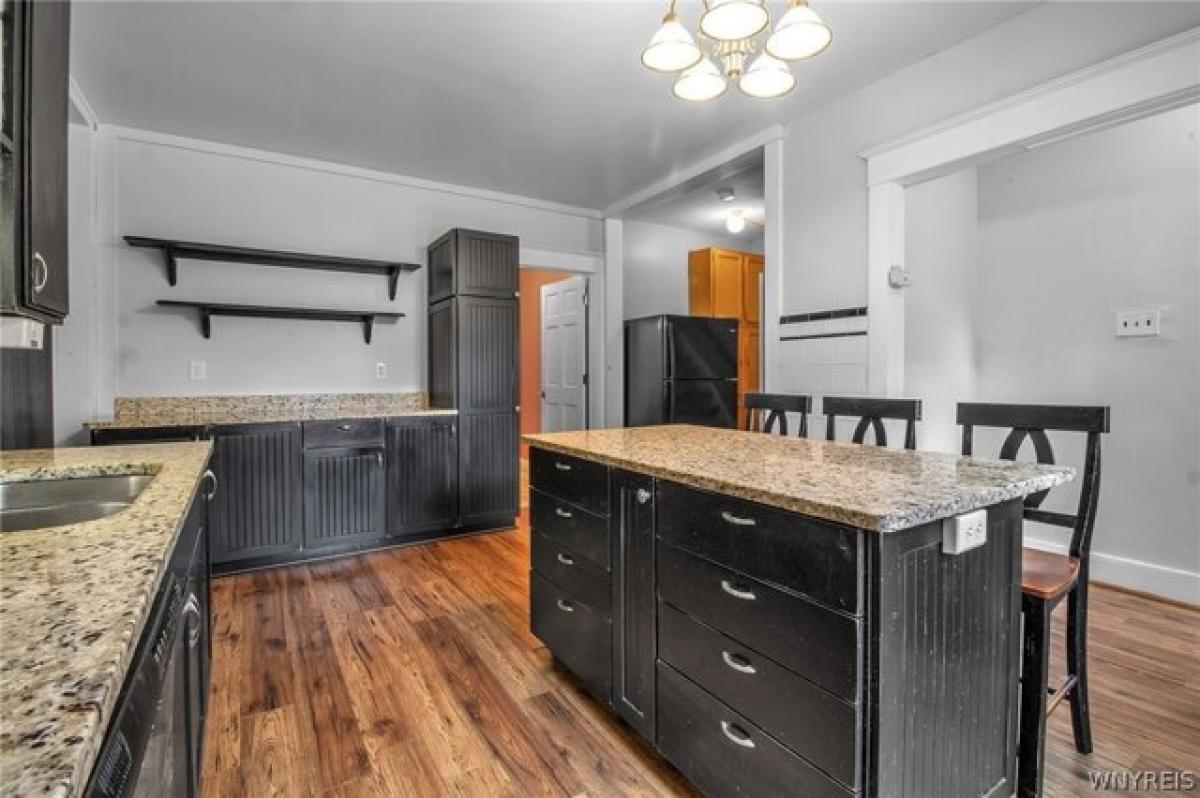 Picture of Home For Sale in Buffalo, New York, United States