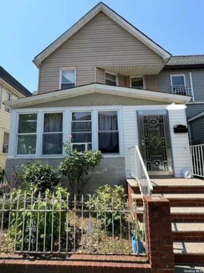 Home For Sale in Flushing, New York