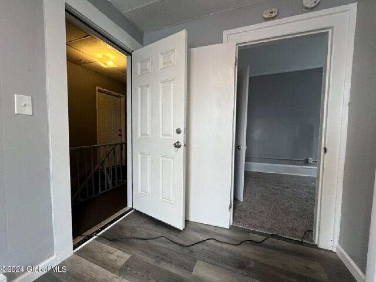 Picture of Home For Sale in Troy, New York, United States