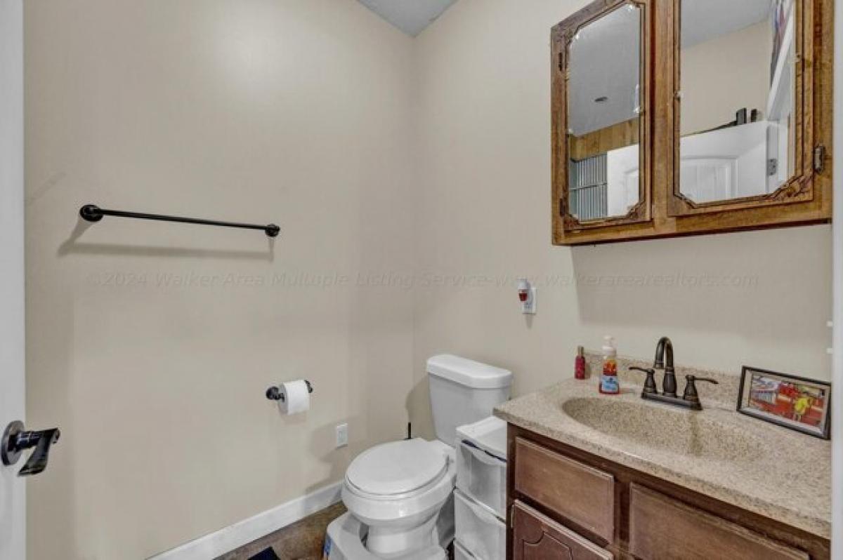 Picture of Home For Sale in Jasper, Alabama, United States