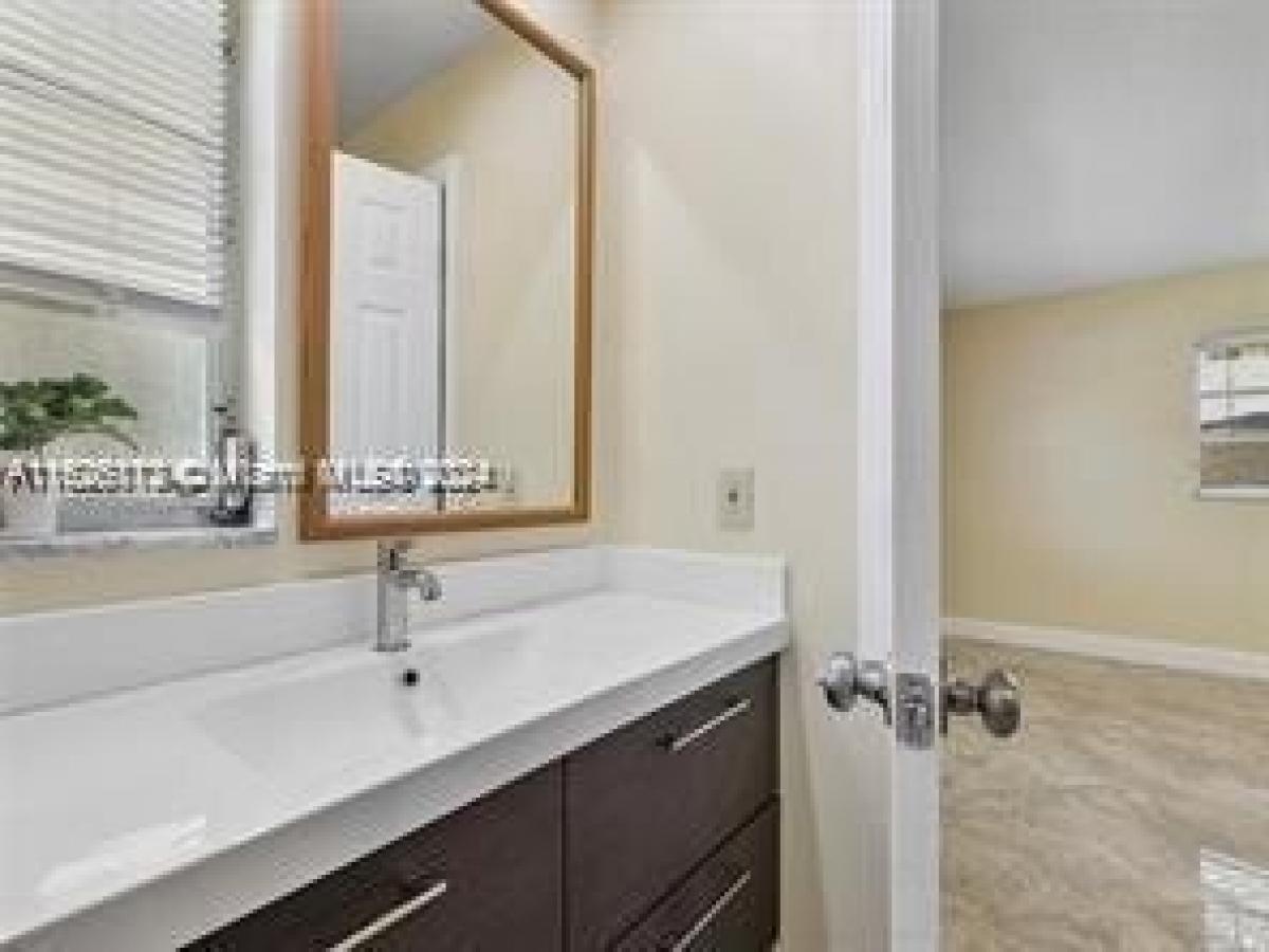 Picture of Home For Sale in Hallandale Beach, Florida, United States