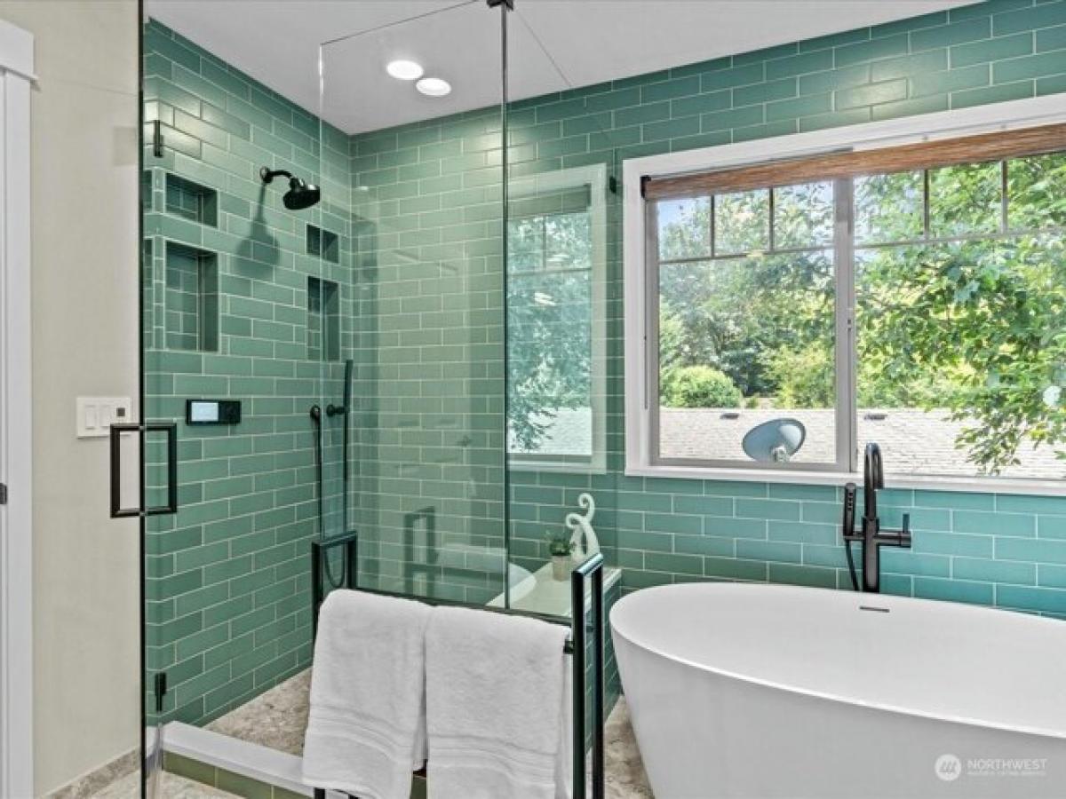 Picture of Home For Sale in Kirkland, Washington, United States