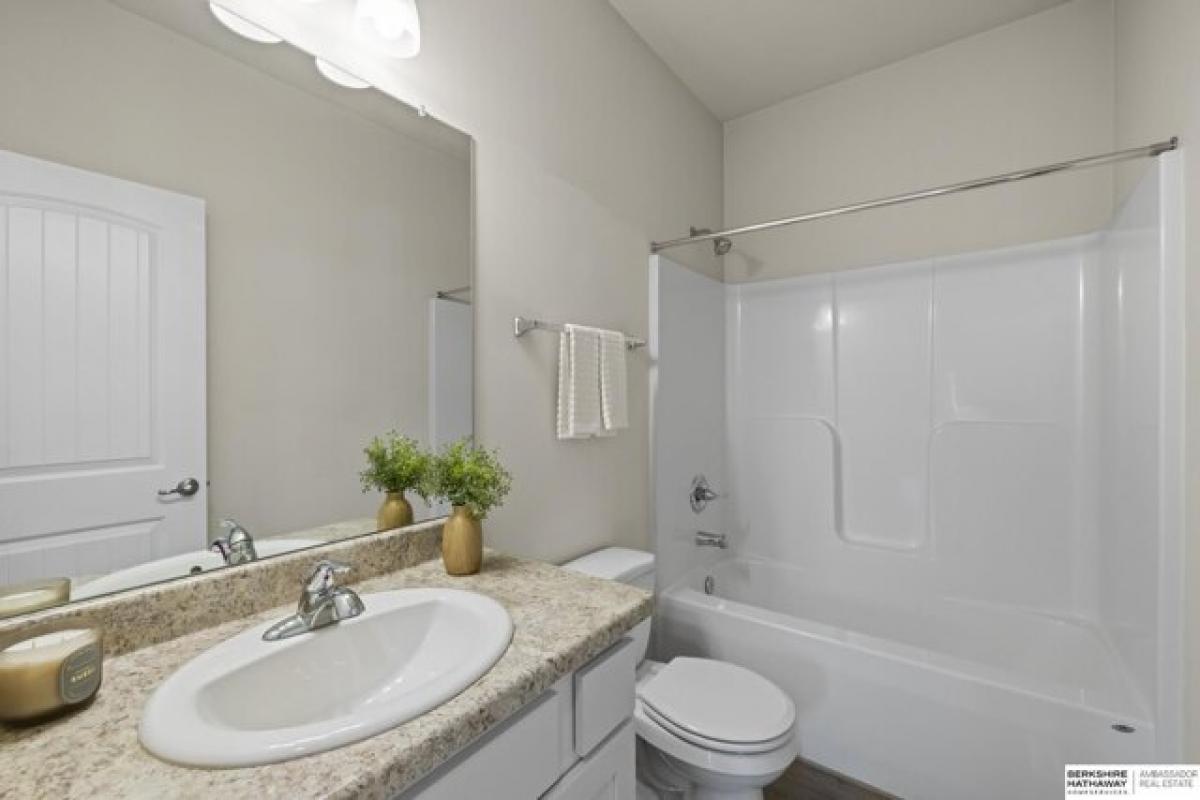 Picture of Home For Sale in Omaha, Nebraska, United States