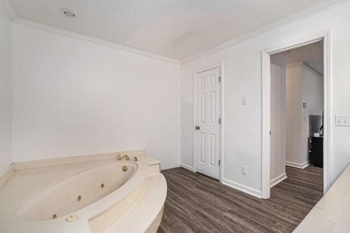 Picture of Home For Sale in Auburn, Georgia, United States