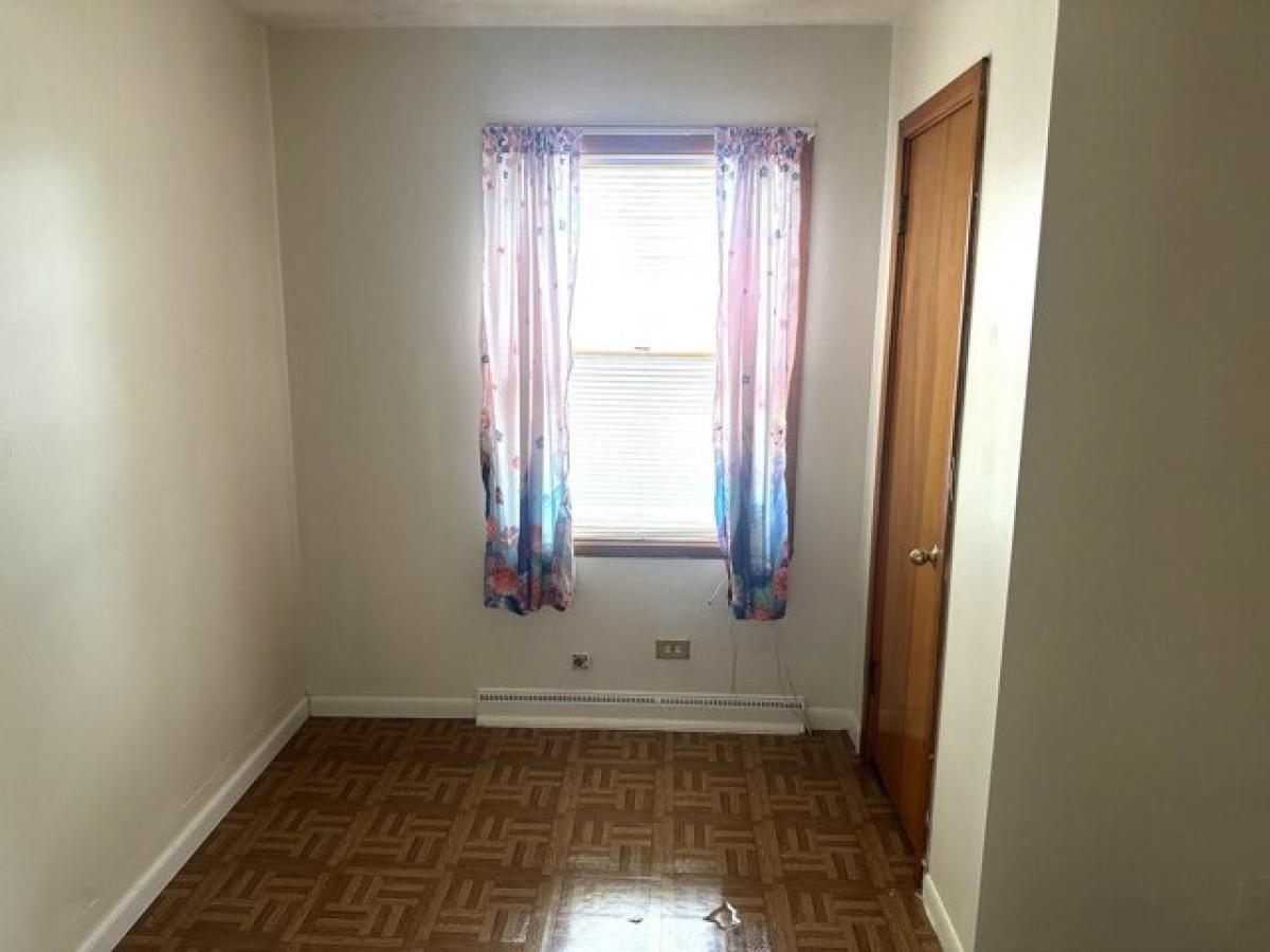 Picture of Home For Sale in South Holland, Illinois, United States