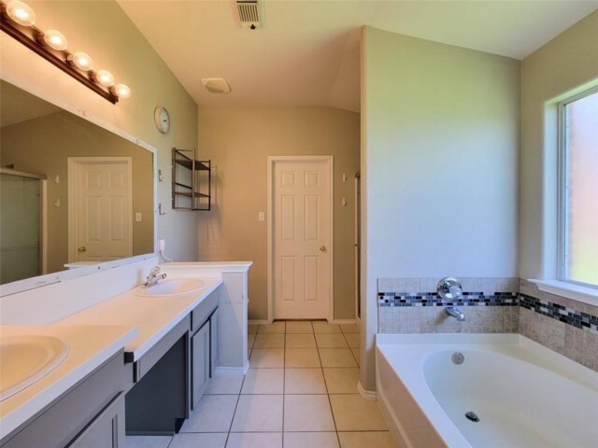 Picture of Home For Sale in Rosharon, Texas, United States