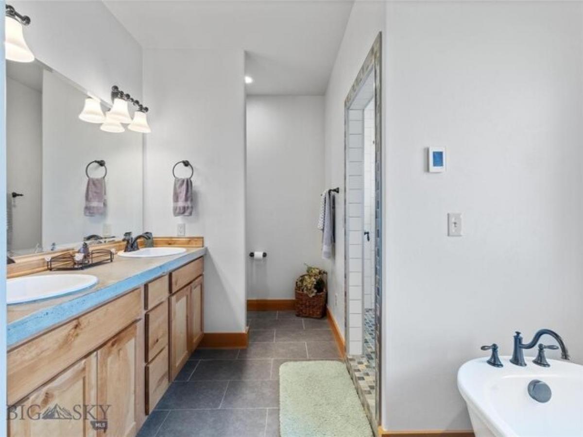 Picture of Home For Sale in Ennis, Montana, United States