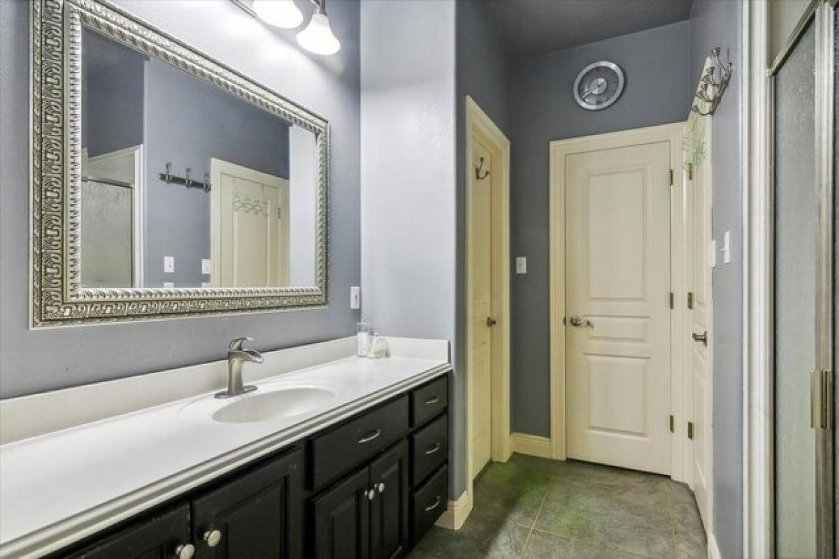 Picture of Home For Sale in Orange, Texas, United States