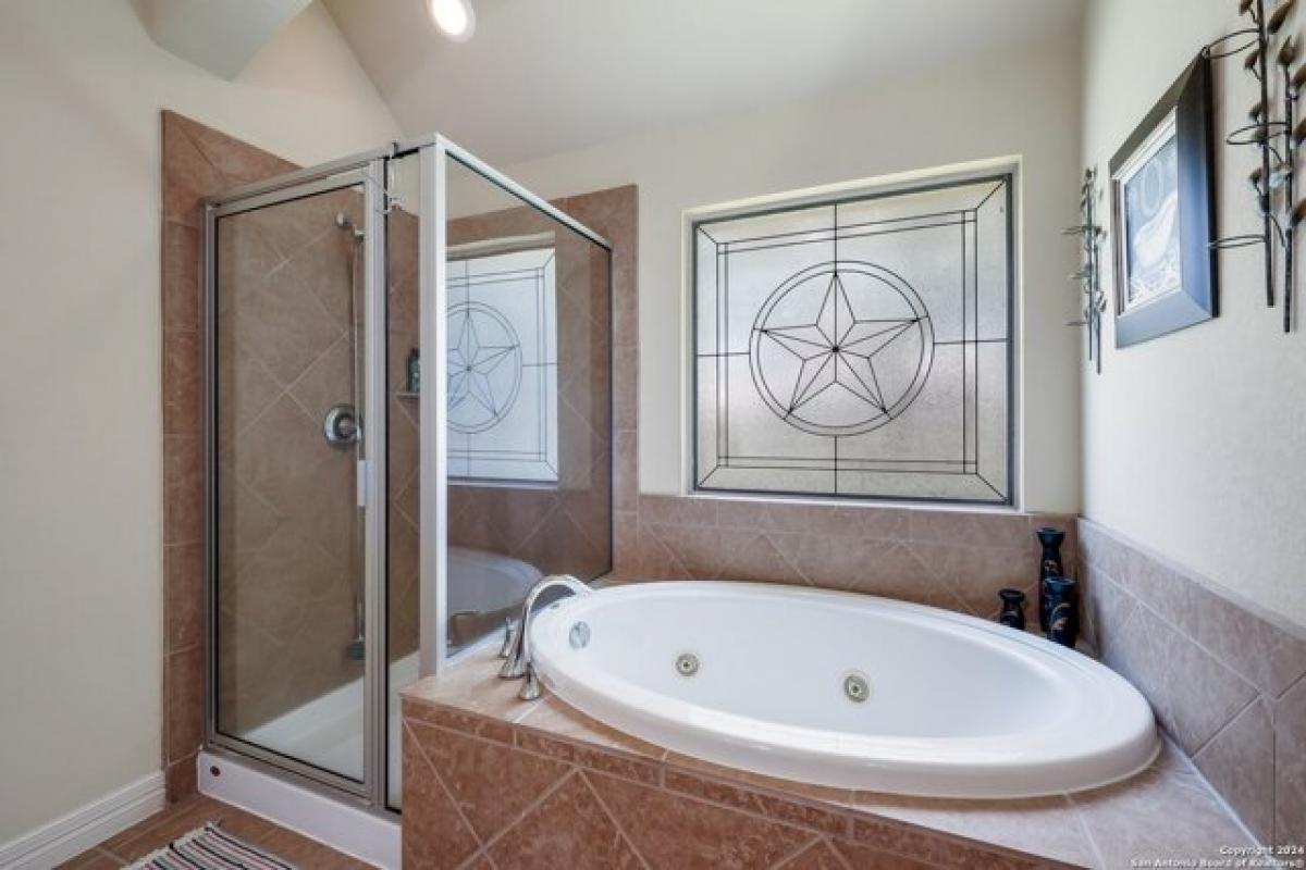 Picture of Home For Sale in Helotes, Texas, United States