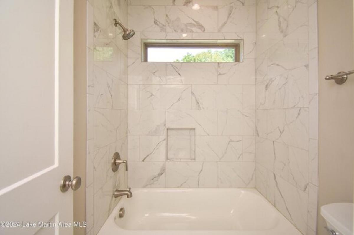 Picture of Home For Sale in Alexander City, Alabama, United States