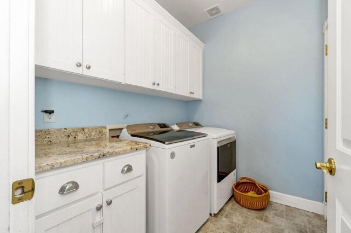 Picture of Home For Sale in Medford, Oregon, United States