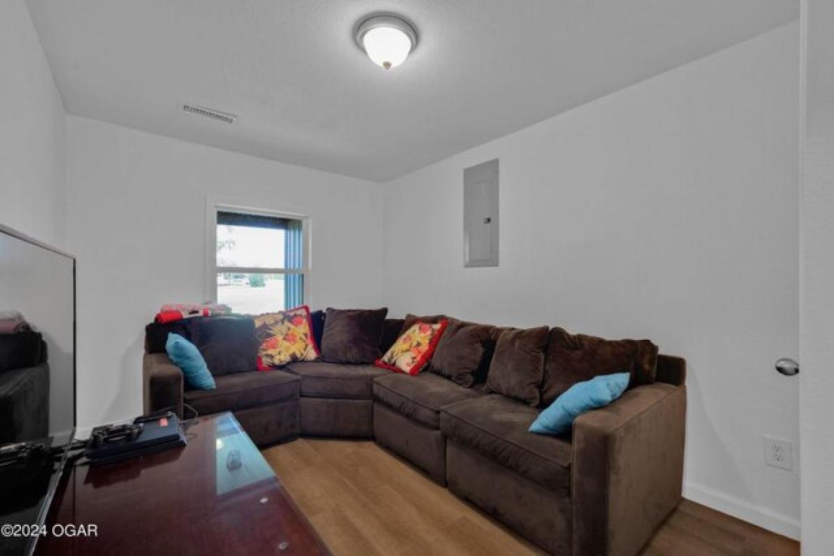 Picture of Home For Sale in Joplin, Missouri, United States