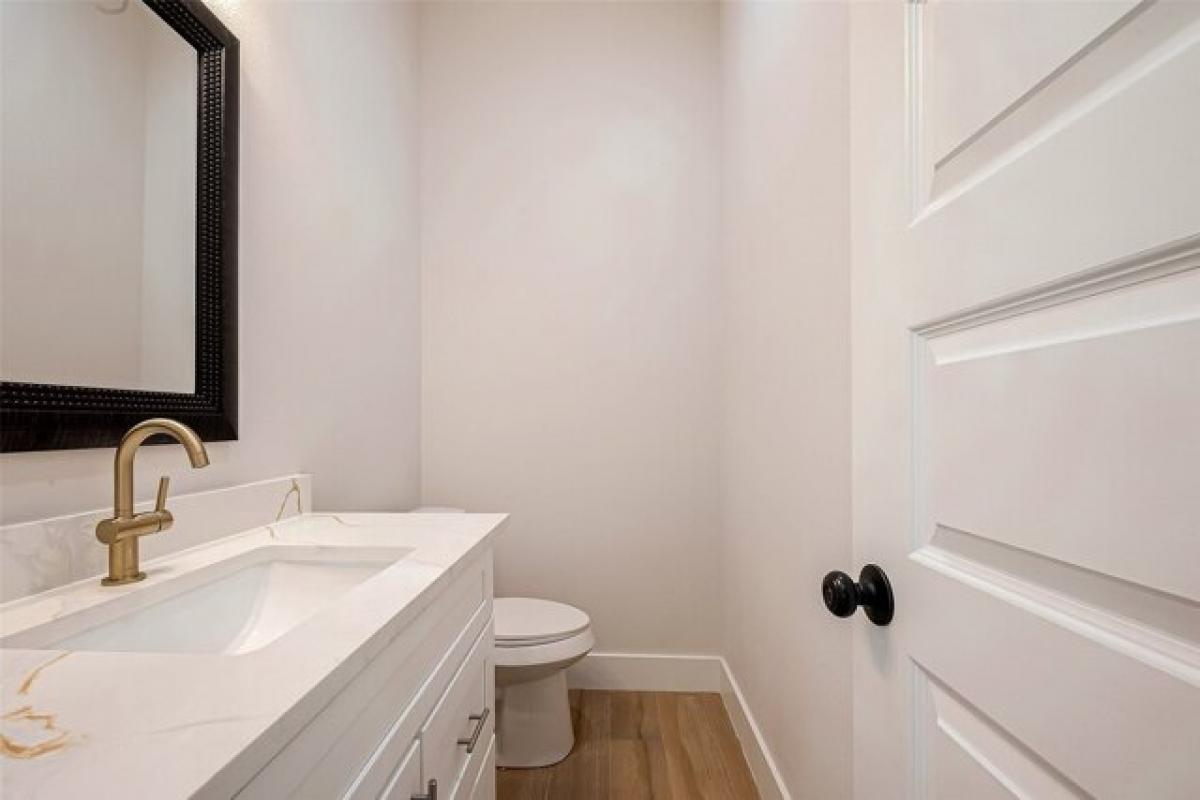 Picture of Home For Sale in Angleton, Texas, United States