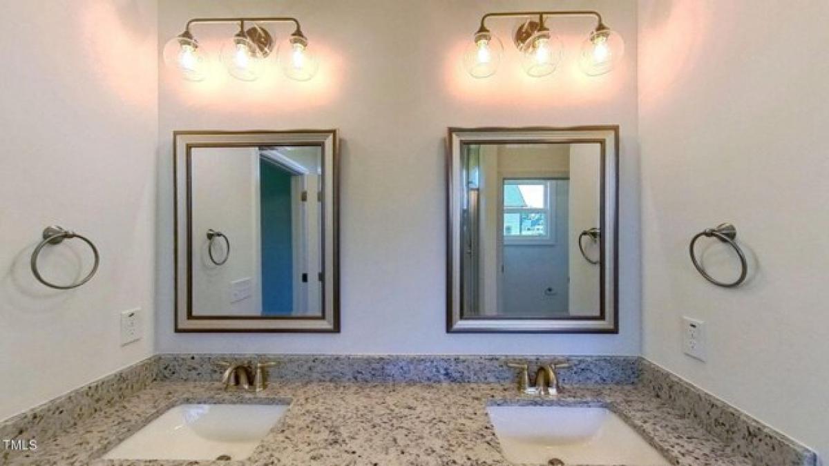 Picture of Home For Sale in Lillington, North Carolina, United States