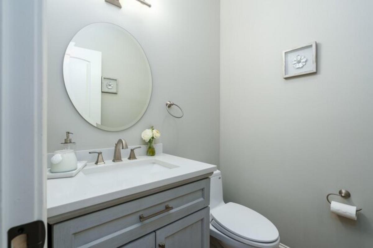 Picture of Home For Sale in Kalamazoo, Michigan, United States