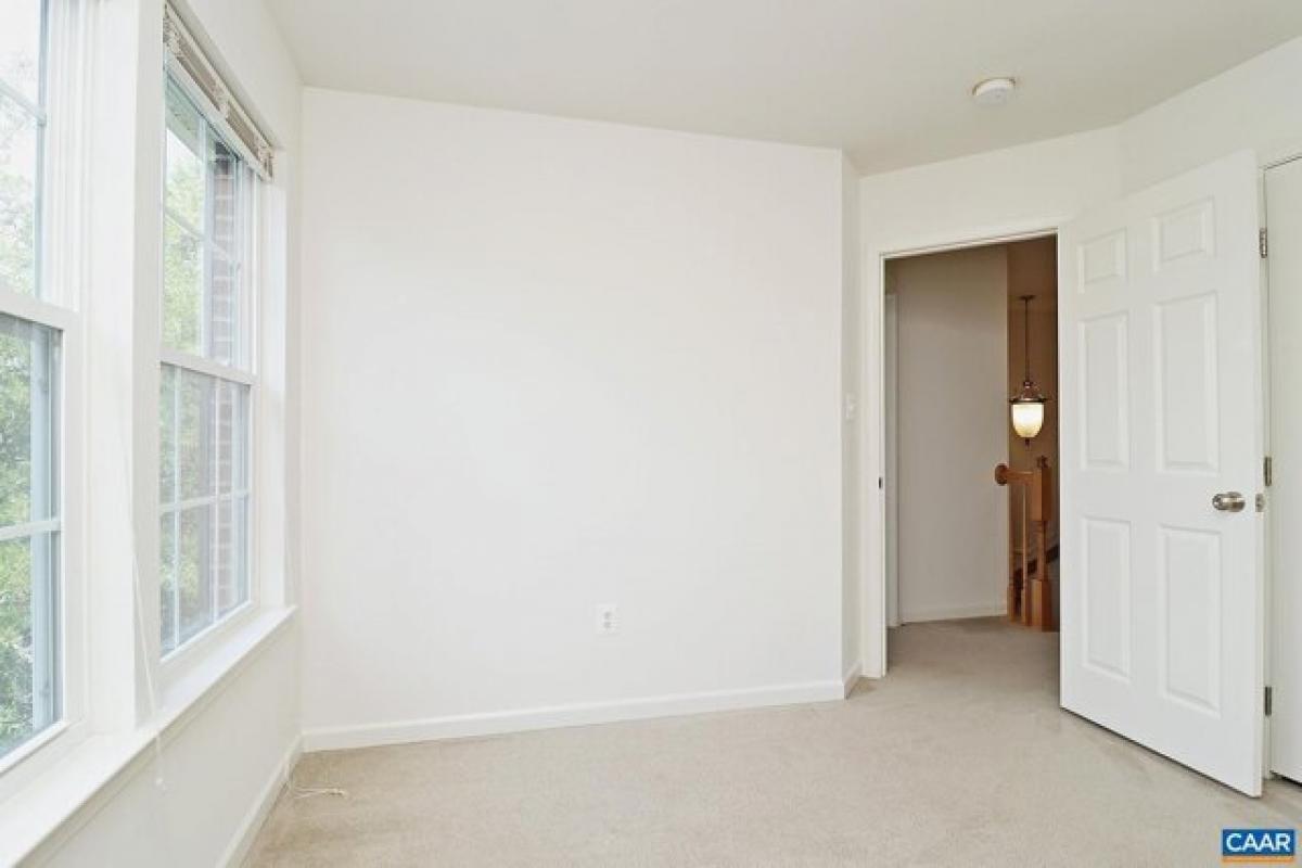 Picture of Home For Sale in Charlottesville, Virginia, United States