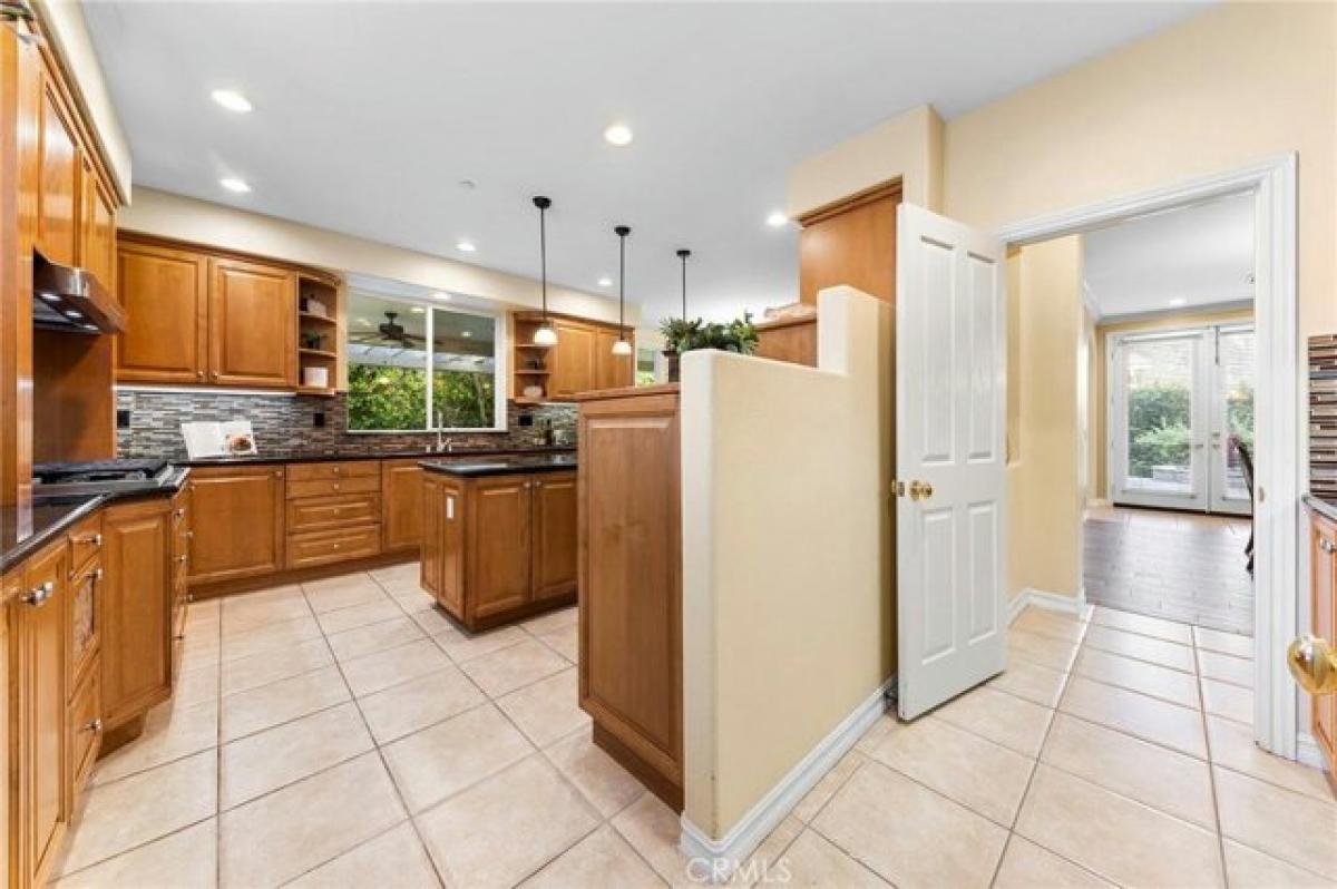 Picture of Home For Sale in Burbank, California, United States