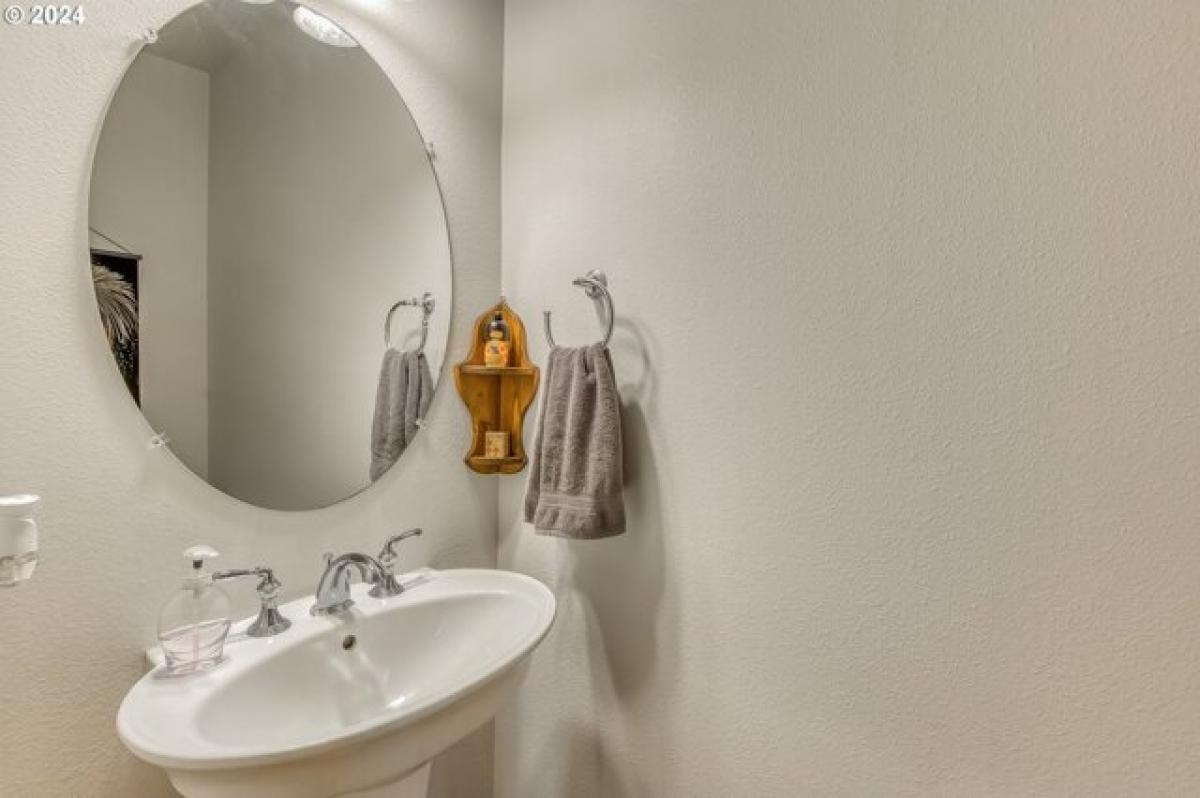 Picture of Home For Sale in Hillsboro, Oregon, United States