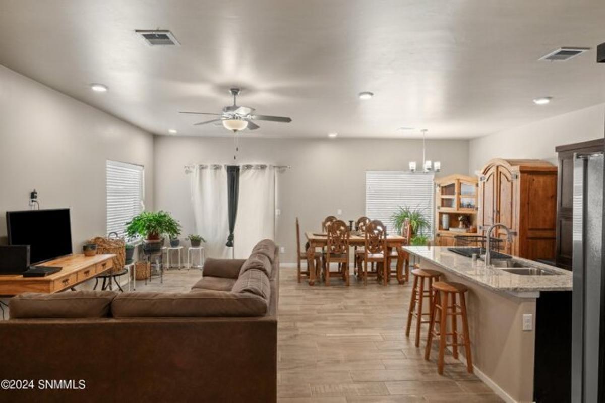 Picture of Home For Sale in Las Cruces, New Mexico, United States