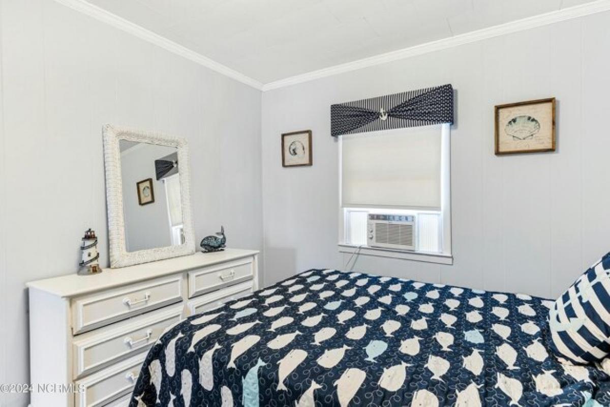 Picture of Home For Sale in Oak Island, North Carolina, United States