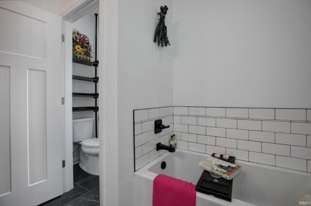 Picture of Home For Sale in Elkhart, Indiana, United States