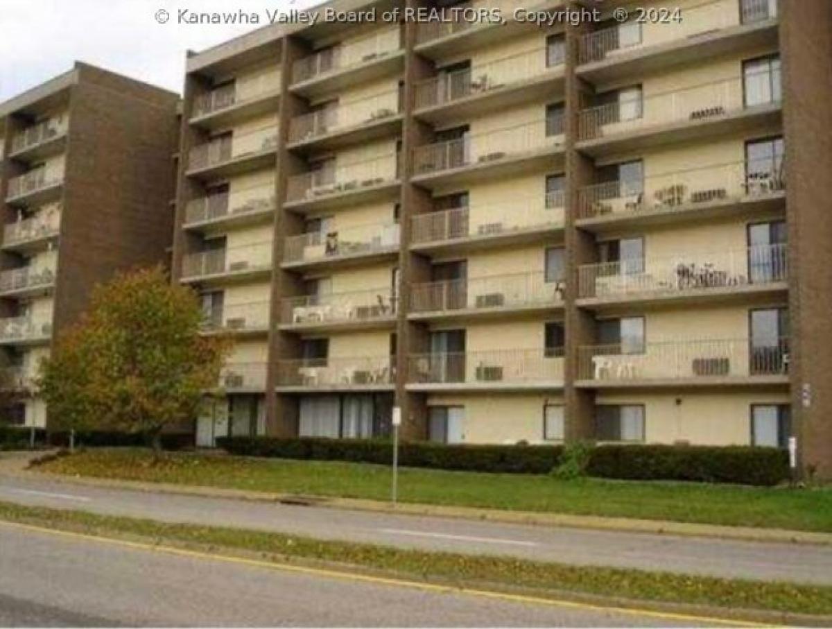 Picture of Home For Sale in Charleston, West Virginia, United States