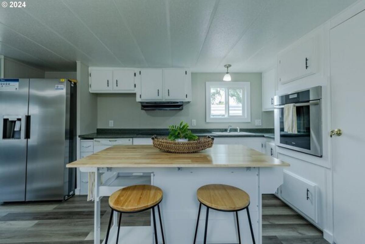 Picture of Home For Sale in Eugene, Oregon, United States