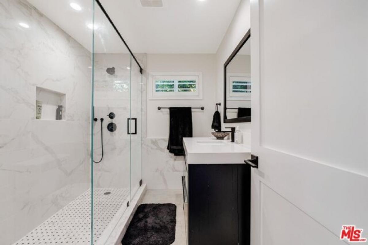 Picture of Home For Sale in Encino, California, United States