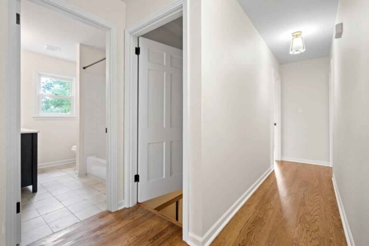 Picture of Home For Sale in Columbia, Tennessee, United States